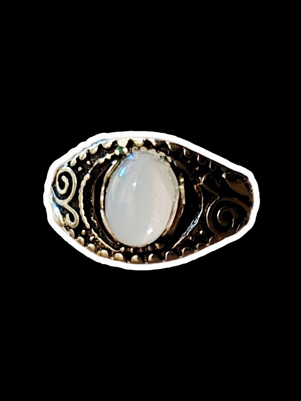 🖤Fashion Jewelry Silvertoned Ring With Faux Gemstone